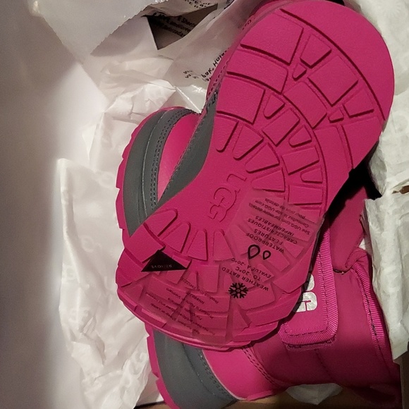 UGG Kids Taney Weather (Toddler/Little Kid) (Raspberry Sorbet/Grey) Girl's Shoes - Picture 4 of 8